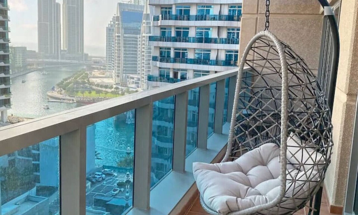 Dubai Marina Apartment | ONE Bedroom with Sea view in Dubai Marina - Z1106