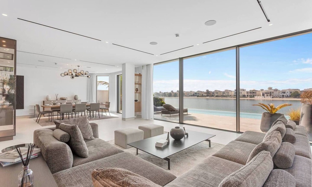 Palm Jumeirah House | Premium 4 BR Villa in Palm Jumeirah w/Private Pool
