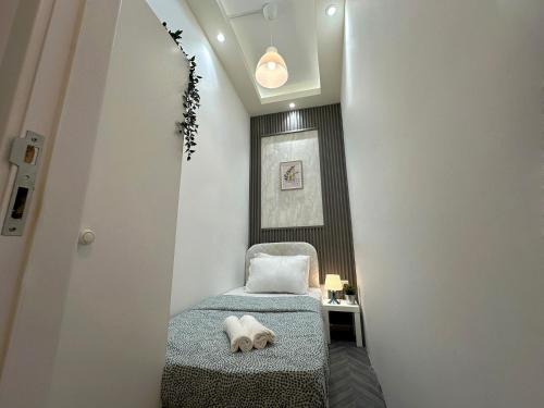 Barsha Heights House | Radiant Parition Room in Barsha Heights Near Metro