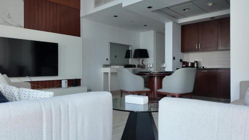 Downtown Dubai Apartment | Simply Comfort Vacation Homes Rental Luxury Apts Steps to Burj Khalifa
