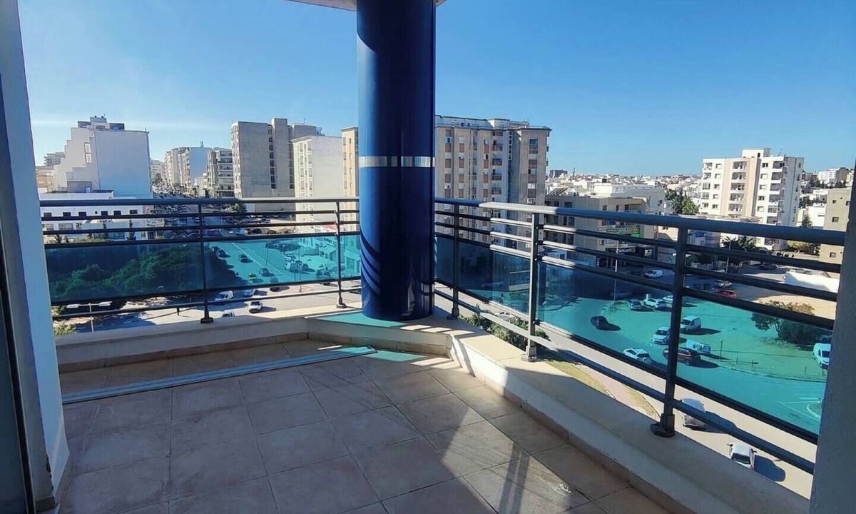 Sahloul Apartment | Spacious bright apartment, secure residence Entire rental unit in Hammam Sousse