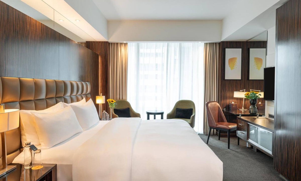 Jumeirah Lake Towers Hotel | Standard Room | voco Bonnington | Leisure Deck, Pool, JLT Stay