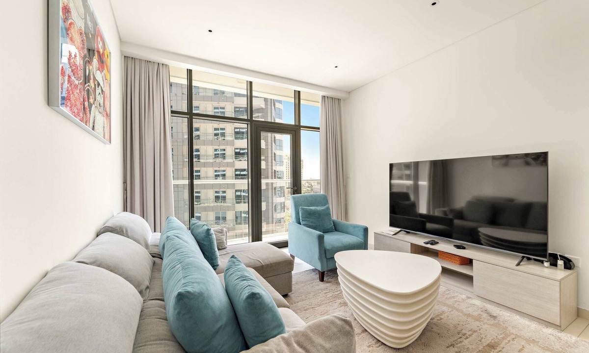 Jebel Ali Apartment | Stylish 1BR in Palm Jumeirah with Rooftop Pool