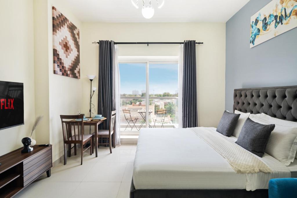 Dubai Sports City Apartment | Stylish Sports City Studio Golf View PoolGym