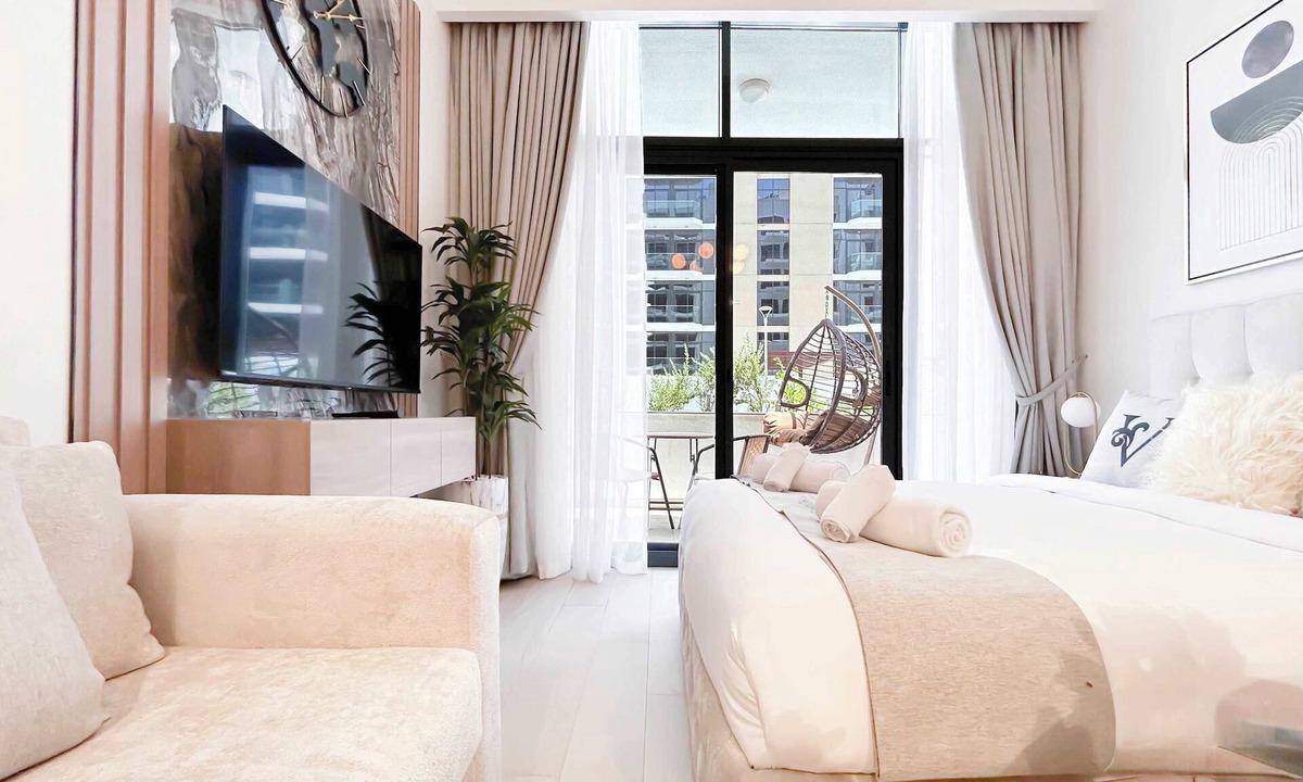 Nad Al Sheba Apartment | Stylish Studio Near Downtown Dubai and Business Bay