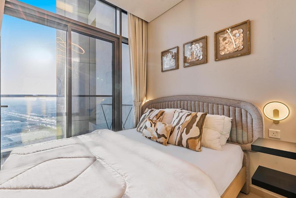 Sheikh Zayed Road Apartment | The Iconic Stay 2BR