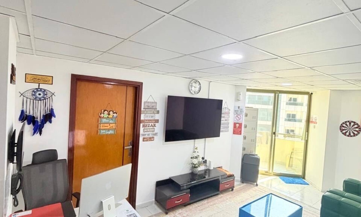 Al Majaz Apartment | TIDY Premium Hostel Male&Female LOWER BED Sharjah