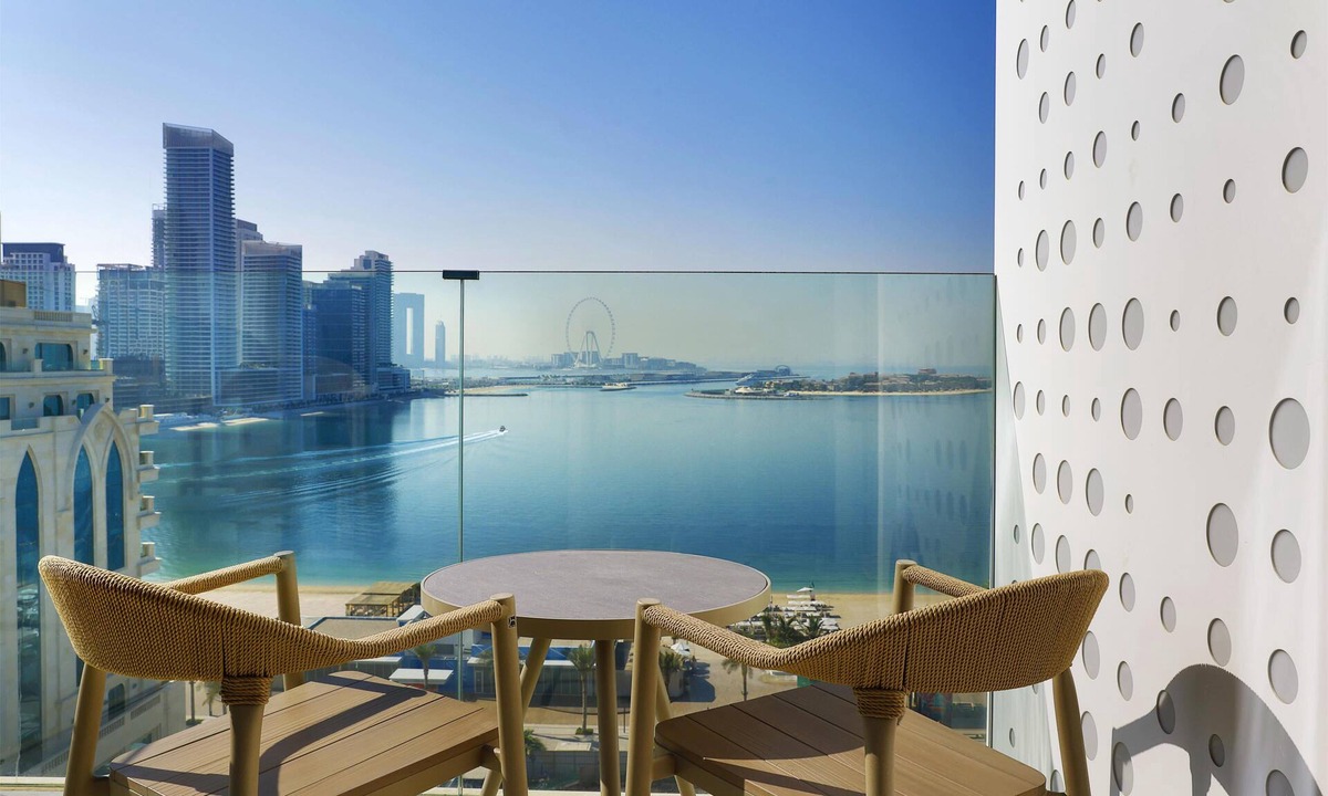Palm Jumeirah Hotel | Tumbi Hotel Dubai The Palm, Tapestry Collection by Hilton