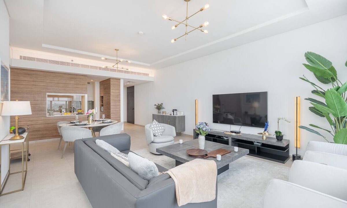 Jumeirah Lake Towers Apartment | Vogue Banyan Tree Residences luxury with Pool
