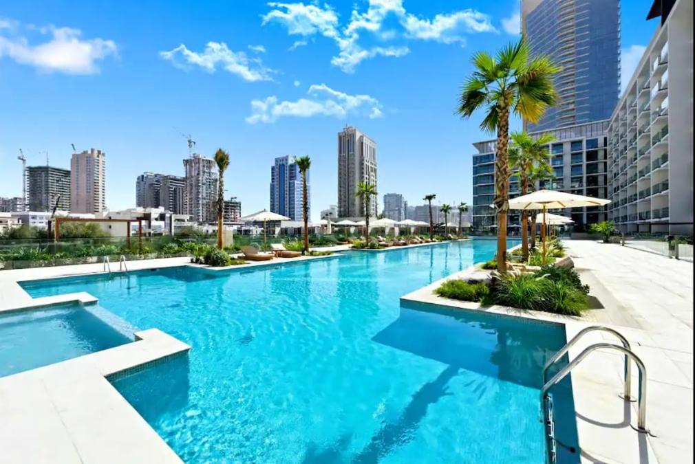 Jumeirah Village Circle Apartment | Vogue Vacation Homes, JVC Binghatti Phoenix near Circle Mall, One Bedroom Apartment with Balcony and Access to all Amenities