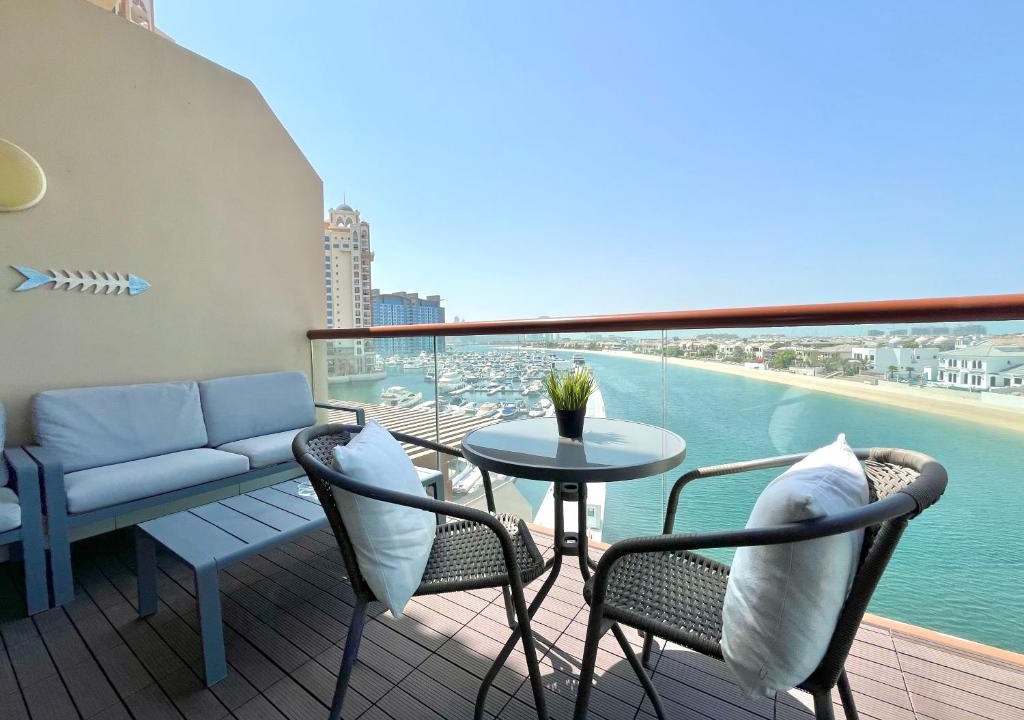Palm Jumeirah Apartment | Work from Palm I Weekly Deal I Fast WiFi 318