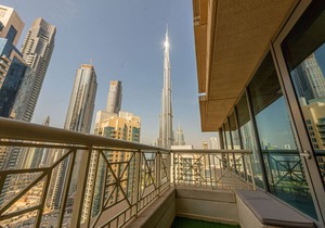 Luxury 2BR|Burj Khalifa Fountain View w/Pool, Gym, and Near Dubai Mall
