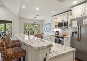 Villa Overlooking Roy Barth Tennis Courts- 5 Minute Walk to Beach in Kiawah Island