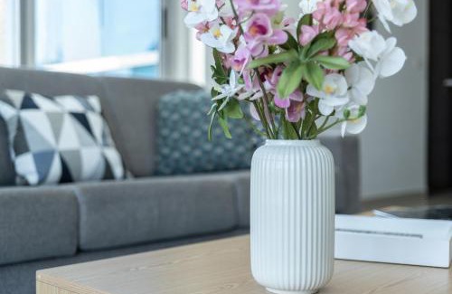 Dubai Marina Apartment | The Smart Concierge - Bay Central