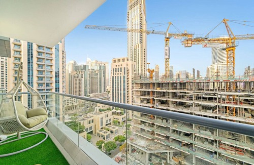 Downtown Dubai Apartment | 1BR in Business Bay near Burj Khalifa & Dubai Mall w/Pool & Gym Access