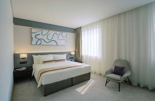 Al Muraqqabat Hotel | 2 Units | Explore Dubai | Burj Khalifa, Dubai Mall & Downtown Metro Access