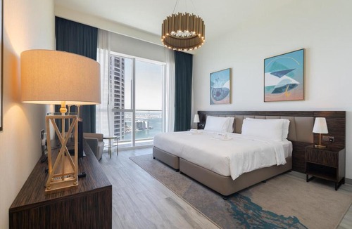 Dubai Media City Apartment | 20th Floor Beach View Retreat, Palm View