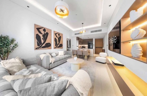 Jumeirah Village Circle Apartment | 3BR Oasis nr Circle Mall | Sauna, Gym & Pool