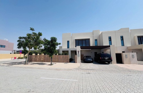 Abu Dhabi Villa | 5-Beds Coastal Villa with Garden, Pool, Beaches & Parks