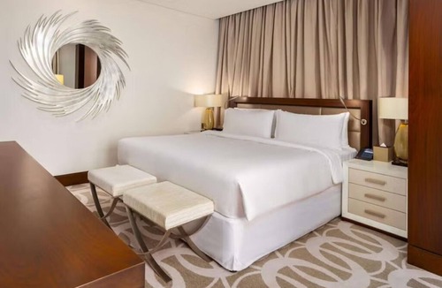 Sheikh Zayed Road Hotel | 5-Star 1-Bedroom Suite in Dubai with Gorgeous View of Dubai Water Canal