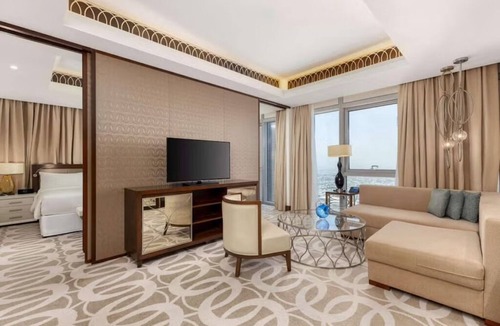 Sheikh Zayed Road Hotel | 5-Star 1-Bedroom Suite in Dubai with Gorgeous View of Dubai Water Canal