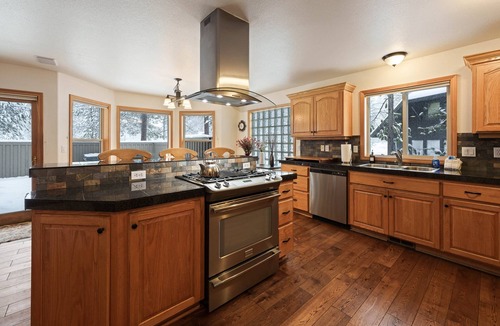 Sunriver House | 9 Hoodoo - Located on Ft Rock Park, SHARC Passes, Ping Pong, Hot Tub, Fireplace