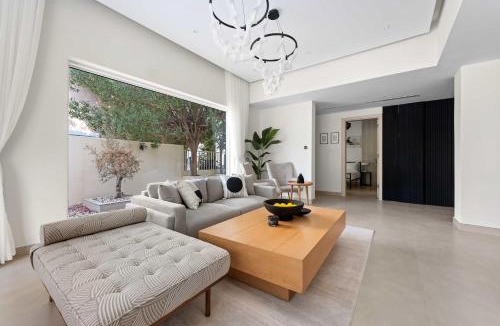 Arabian Ranches Villa | A FREE HOUSEKEEPING VISIT FOR EVERY STAY BETWEEN THE 16TH FEB AND THE 16TH MAR - StayShort - Stylish Arabian Ranches Villa for 9 Near Golf with Private Pool!