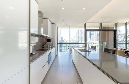 Al Wasl Apartment | Airstay | Luxury 3BR + Guest Room | CocaCola Arena
