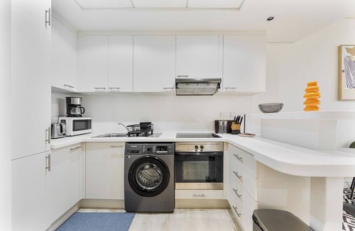Trade Center Apartment | Amazing DIFC Studio, 9 Min to Burj Khalifa