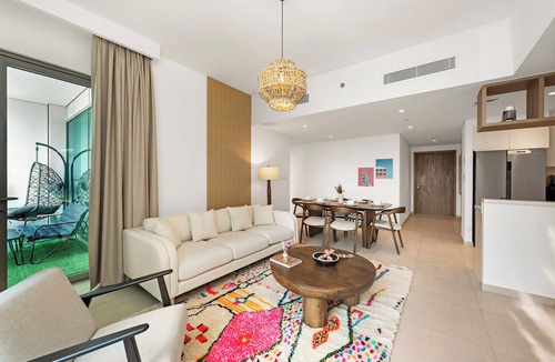 Bur Dubai Apartment | Amazing view Burj | 5mn Dubai Mall | Pool & Gym