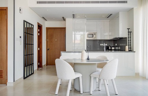 Al Wasl Apartment | Blueground | Al Wasl, pool, nr Dubai Canal