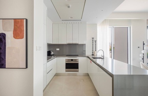 Al Wasl Apartment | Blueground | Al Wasl, pool, nr Dubai Canal