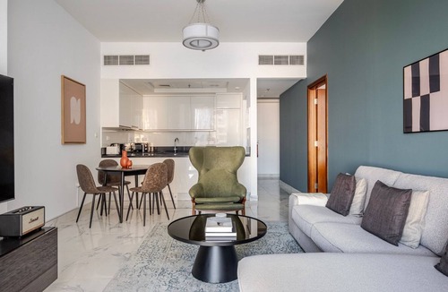 Business Bay Apartment | Blueground | Business Bay, pool, nr Canal