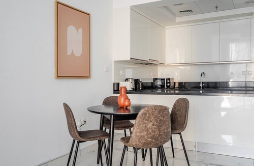 Business Bay Apartment | Blueground | Business Bay, pool, nr Canal