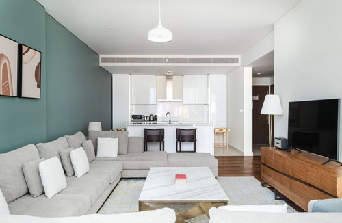 Al Wasl Apartment | Blueground | City Walk, balcony, nr park