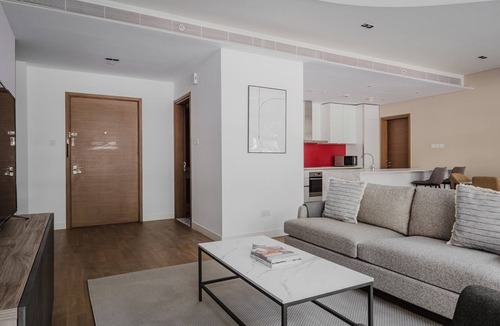 Al Wasl Apartment | Blueground | City Walk, pool, nr City Walk Park