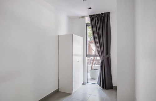 Al Wasl Apartment | Blueground | City Walk, pool, nr City Walk Park
