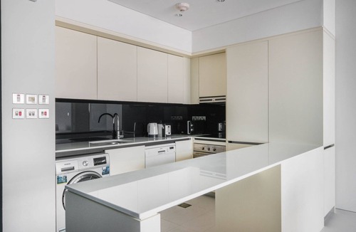 DIFC Apartment | Blueground | DIFC, pool, nr Burj Khalifa
