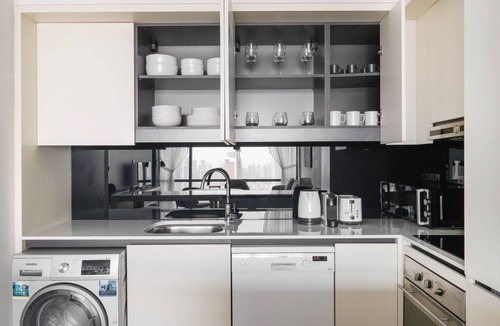 DIFC Apartment | Blueground | DIFC, pool, nr Burj Khalifa