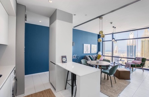 DIFC Apartment | Blueground | DIFC, pool, nr Dubai Mall