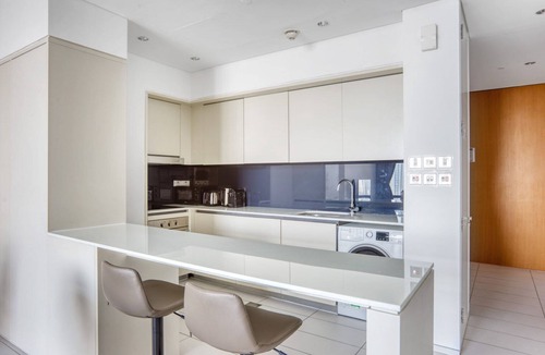 DIFC Apartment | Blueground | DIFC, pool, nr Burj Khalifa