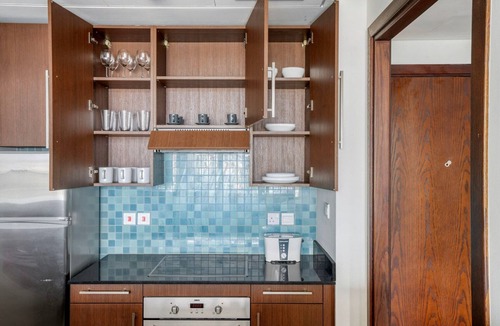 Trade Centre Area Apartment | Blueground | DIFC, pool, nr Dubai Aquarium