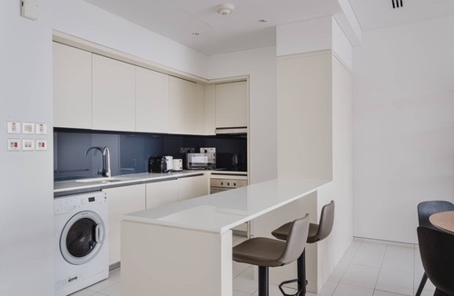 DIFC Apartment | Blueground | DIFC, pool, nr Dubai Fountain