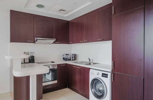 Bur Dubai Apartment | Blueground | DIFC, pool, nr Dubai Mall