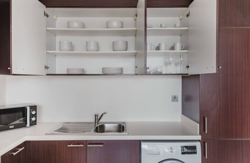 Bur Dubai Apartment | Blueground | DIFC, pool, nr Dubai Mall