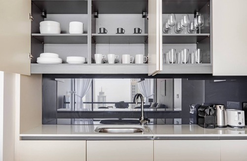 DIFC Apartment | Blueground | DIFC, pool, nr Dubai Aquarium