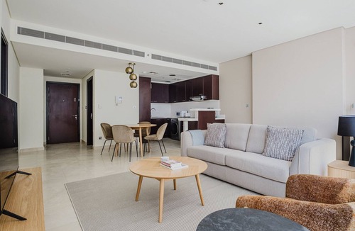 Bur Dubai Apartment | Blueground | DIFC, rooftop pool, nr Burj Khalifa