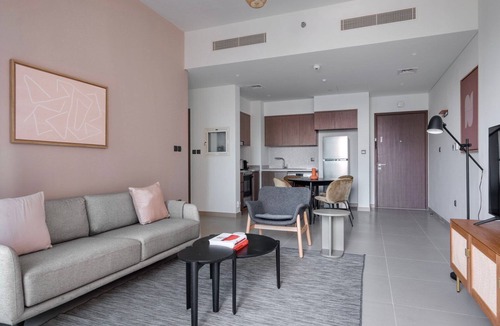 Downtown Dubai Apartment | Blueground | Downtown Dubai, pool, nr Burj Khalifa