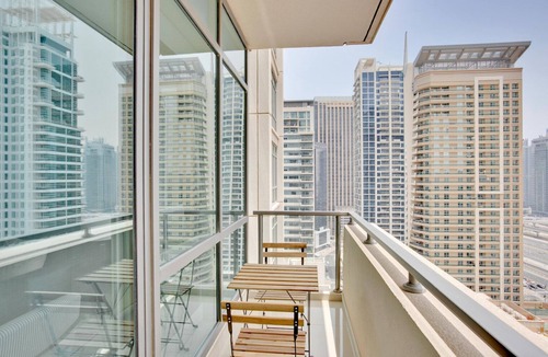 Dubai Marina Apartment | Blueground | Dubai Marina, pool, nr Marina Bay