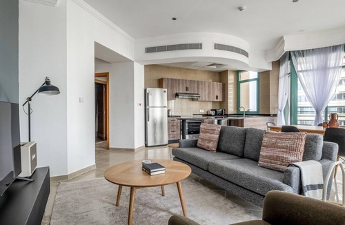 Dubai Apartment | Blueground | Dubai Marina, pool, nr Jumeirah Beach